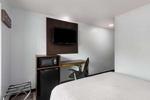 Super 8 by Wyndham Harbison/Parkridge Hospital image 18