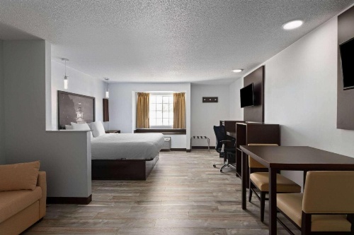 Super 8 by Wyndham Harbison/Parkridge Hospital image 7
