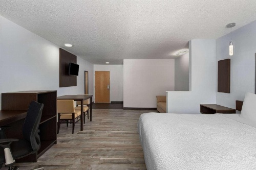 Super 8 by Wyndham Harbison/Parkridge Hospital image 8